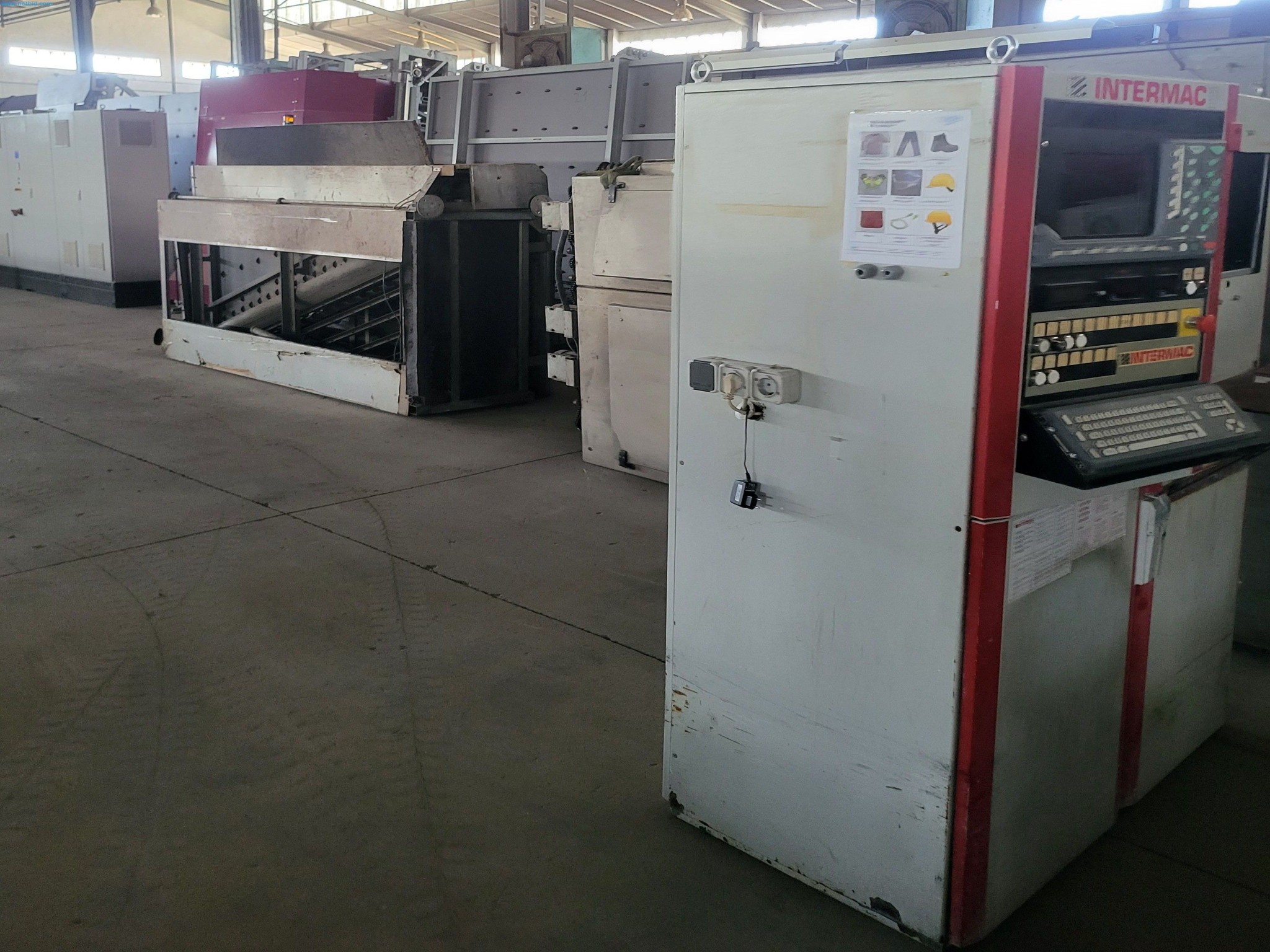 Sale of a complete warehouse of machinery for the glass industry in Spain-6