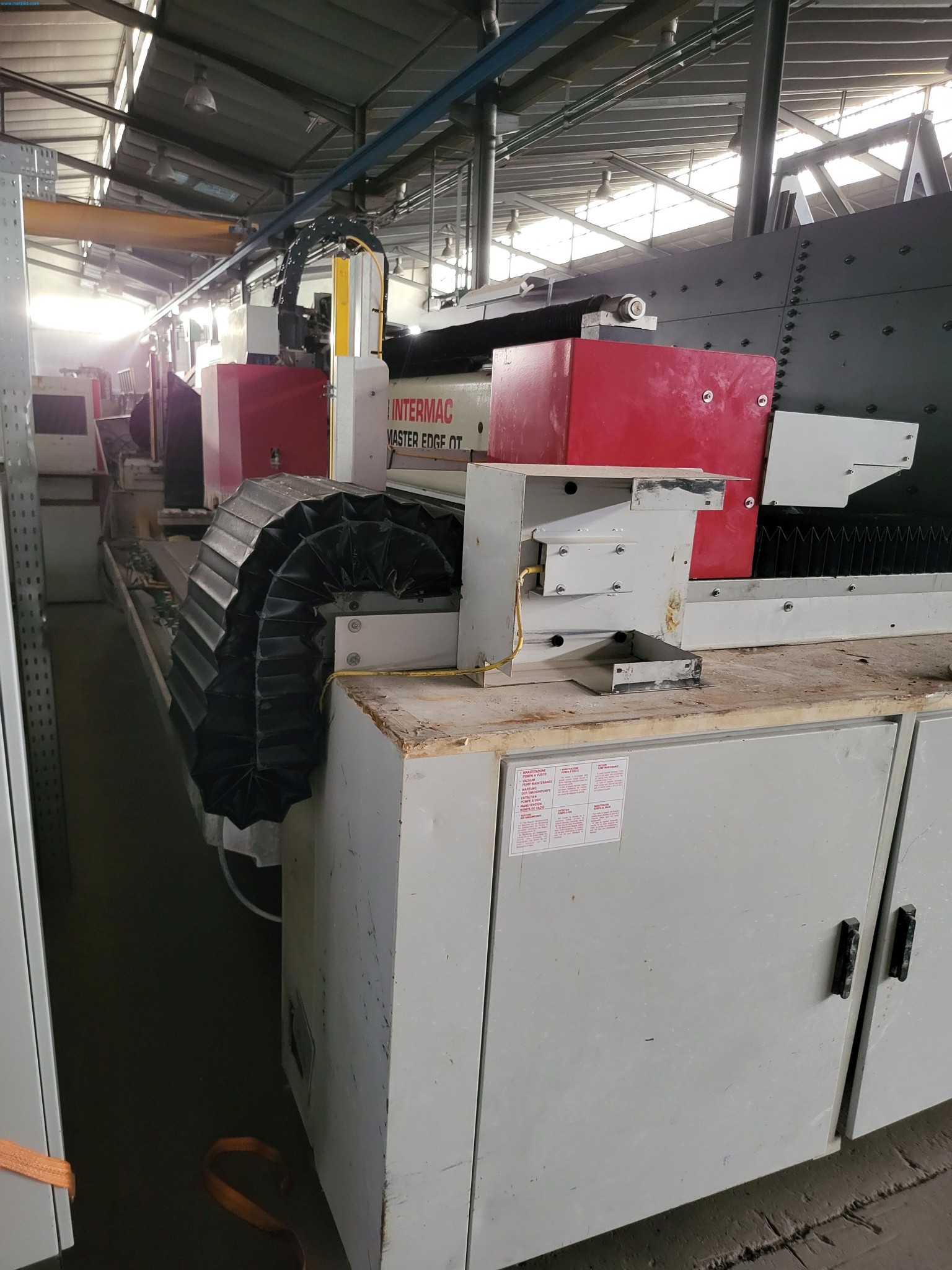 Sale of a complete warehouse of machinery for the glass industry in Spain-7
