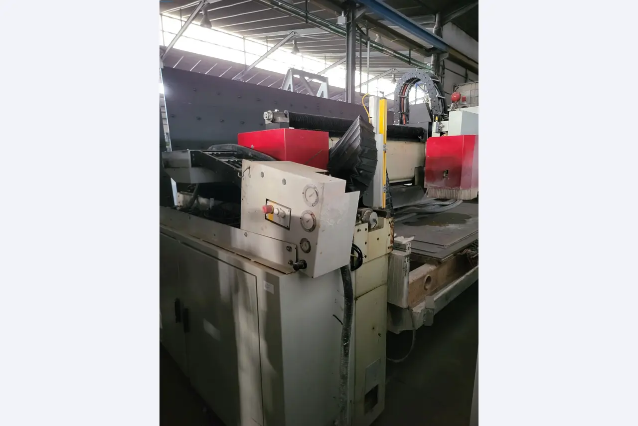 Sale of a complete warehouse of machinery for the glass industry in Spain-8