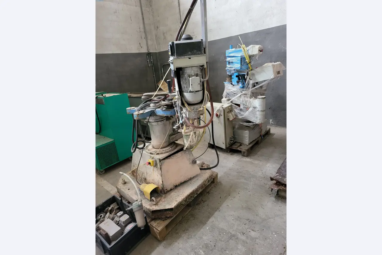 Sale of a complete warehouse of machinery for the glass industry in Spain-2