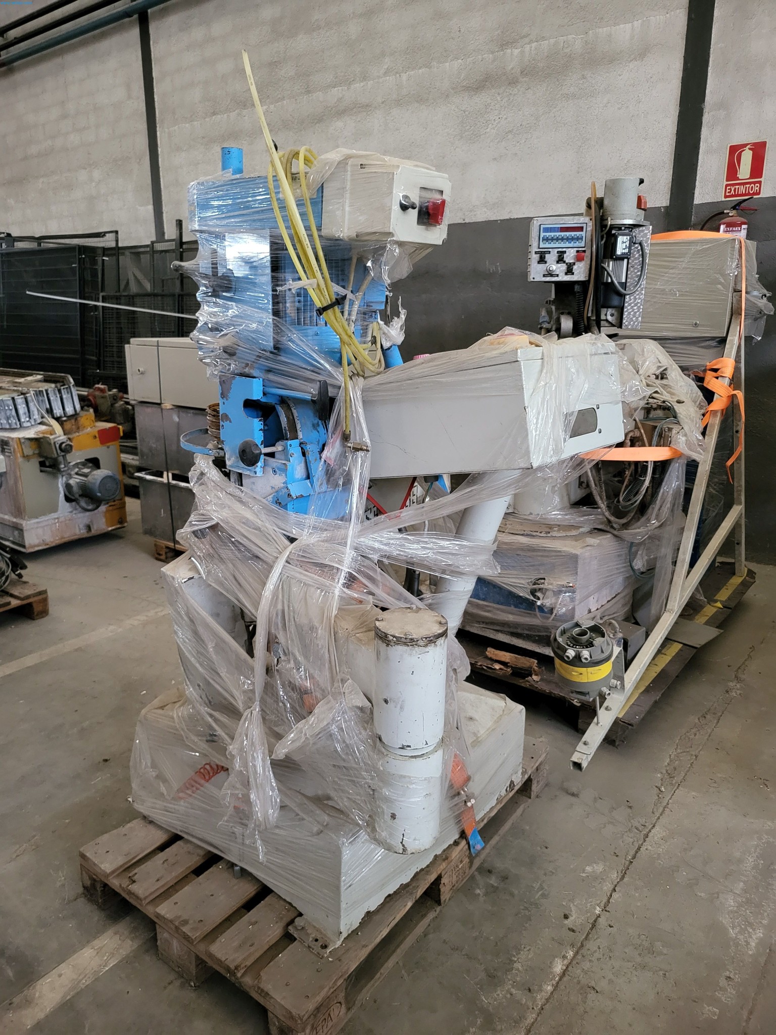 Sale of a complete warehouse of machinery for the glass industry in Spain-3