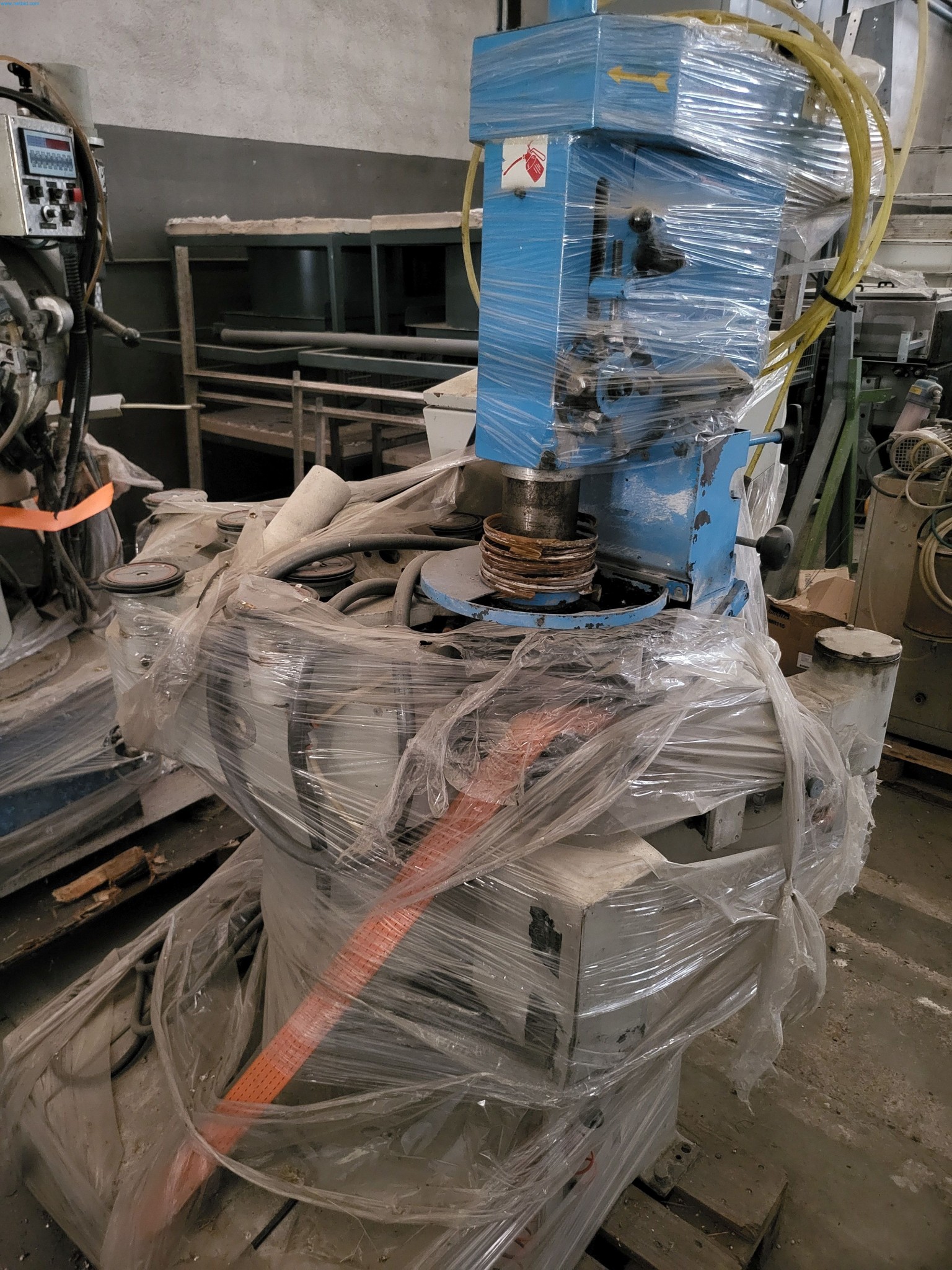 Sale of a complete warehouse of machinery for the glass industry in Spain-5