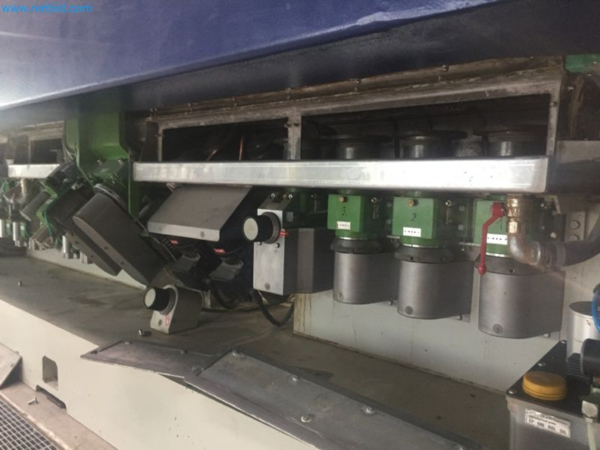 Sale of a complete warehouse of machinery for the glass industry in Spain-2