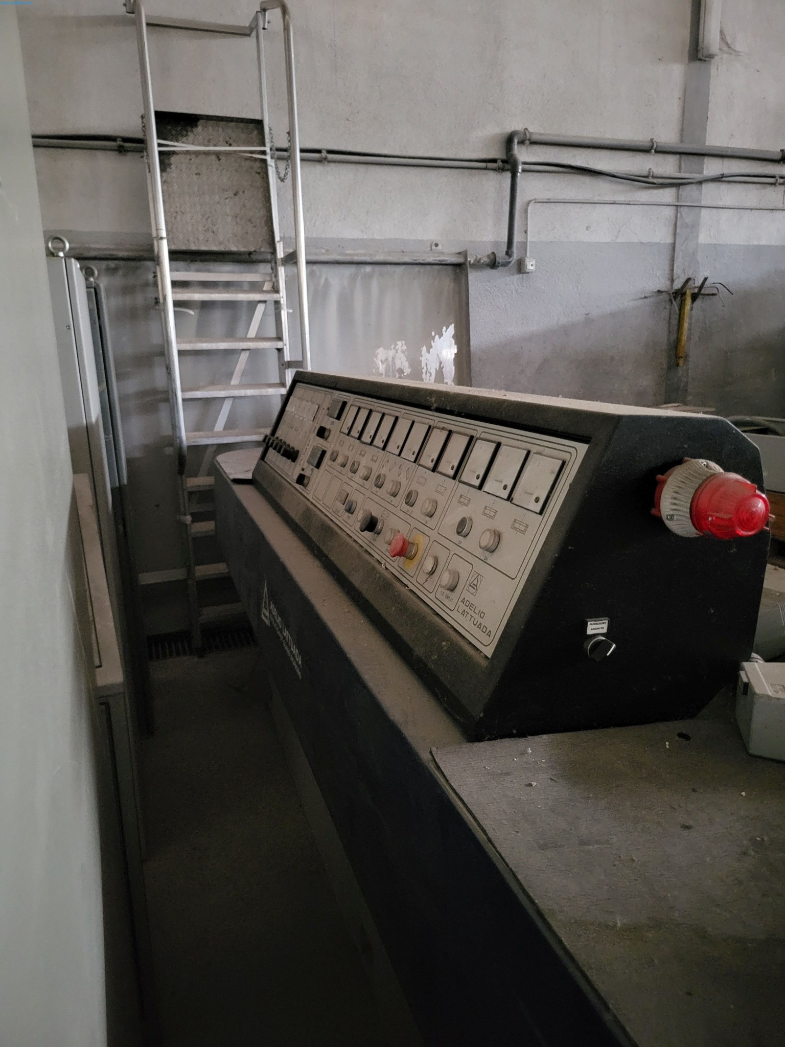 Sale of a complete warehouse of machinery for the glass industry in Spain-7