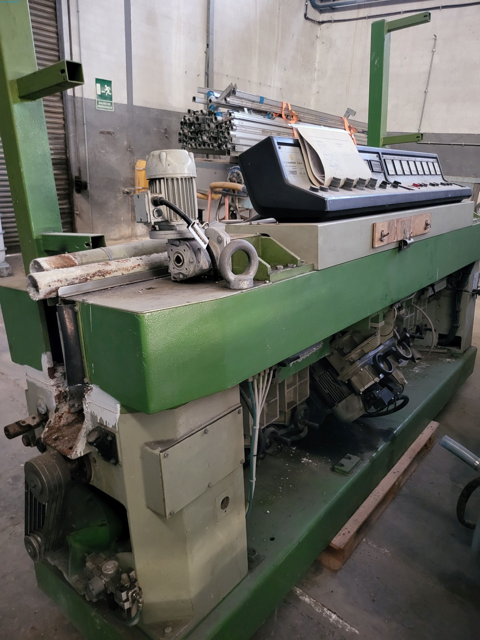 Sale of a complete warehouse of machinery for the glass industry in Spain-10