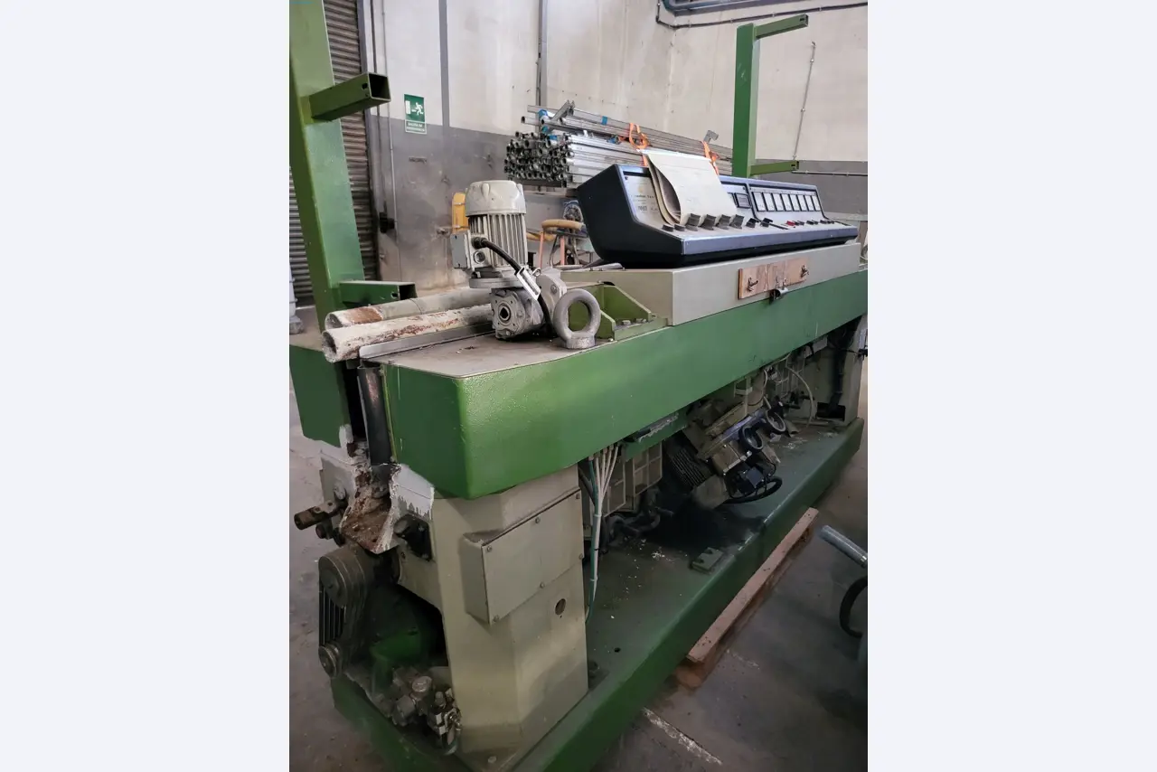 Sale of a complete warehouse of machinery for the glass industry in Spain-10