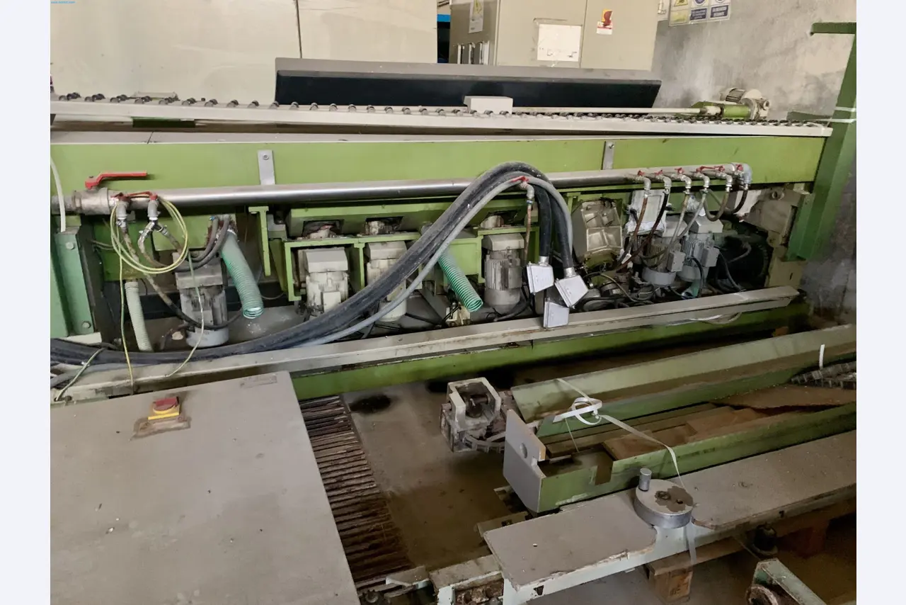 Sale of a complete warehouse of machinery for the glass industry in Spain-11