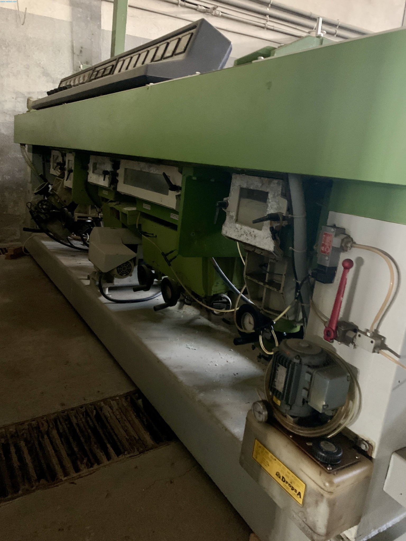 Sale of a complete warehouse of machinery for the glass industry in Spain-12