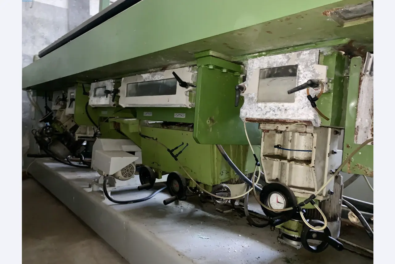 Sale of a complete warehouse of machinery for the glass industry in Spain-13