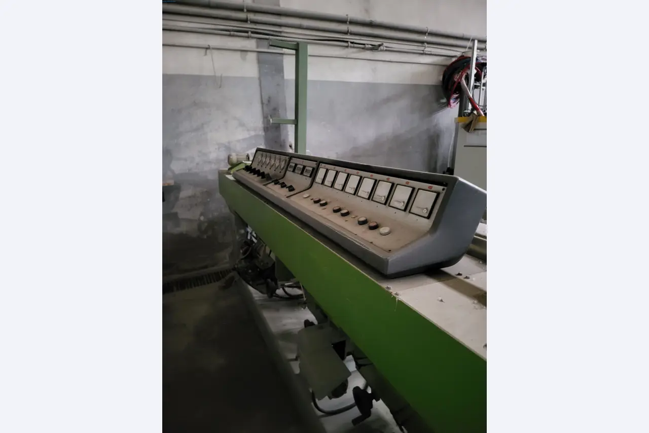 Sale of a complete warehouse of machinery for the glass industry in Spain-2