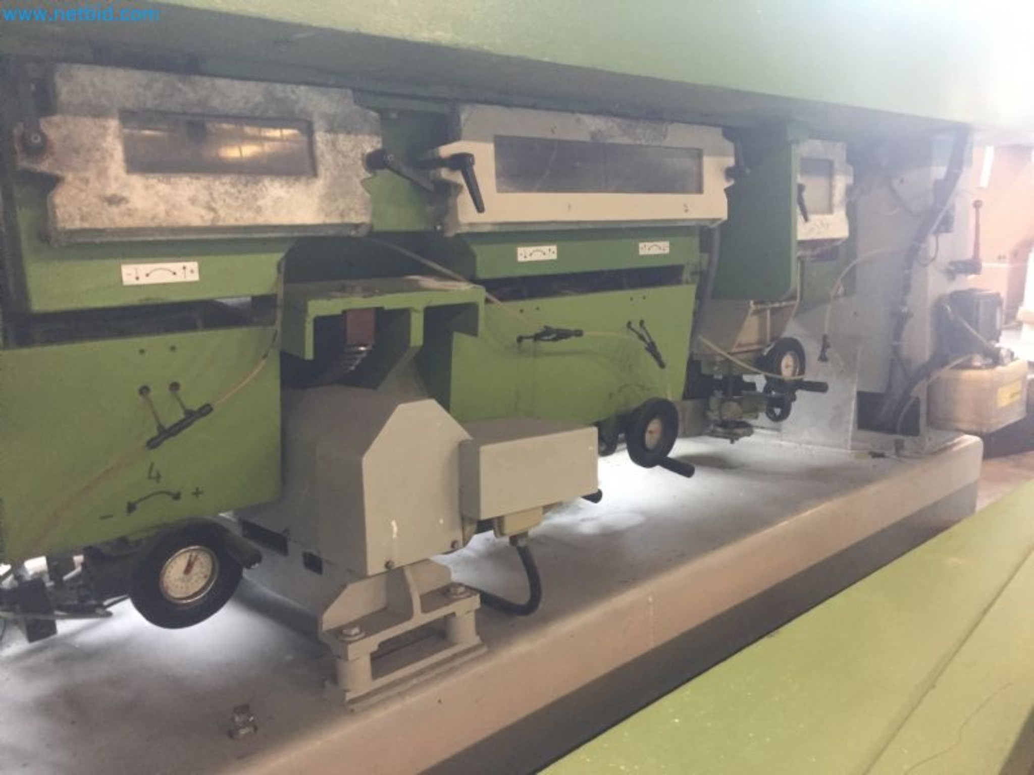 Sale of a complete warehouse of machinery for the glass industry in Spain-3