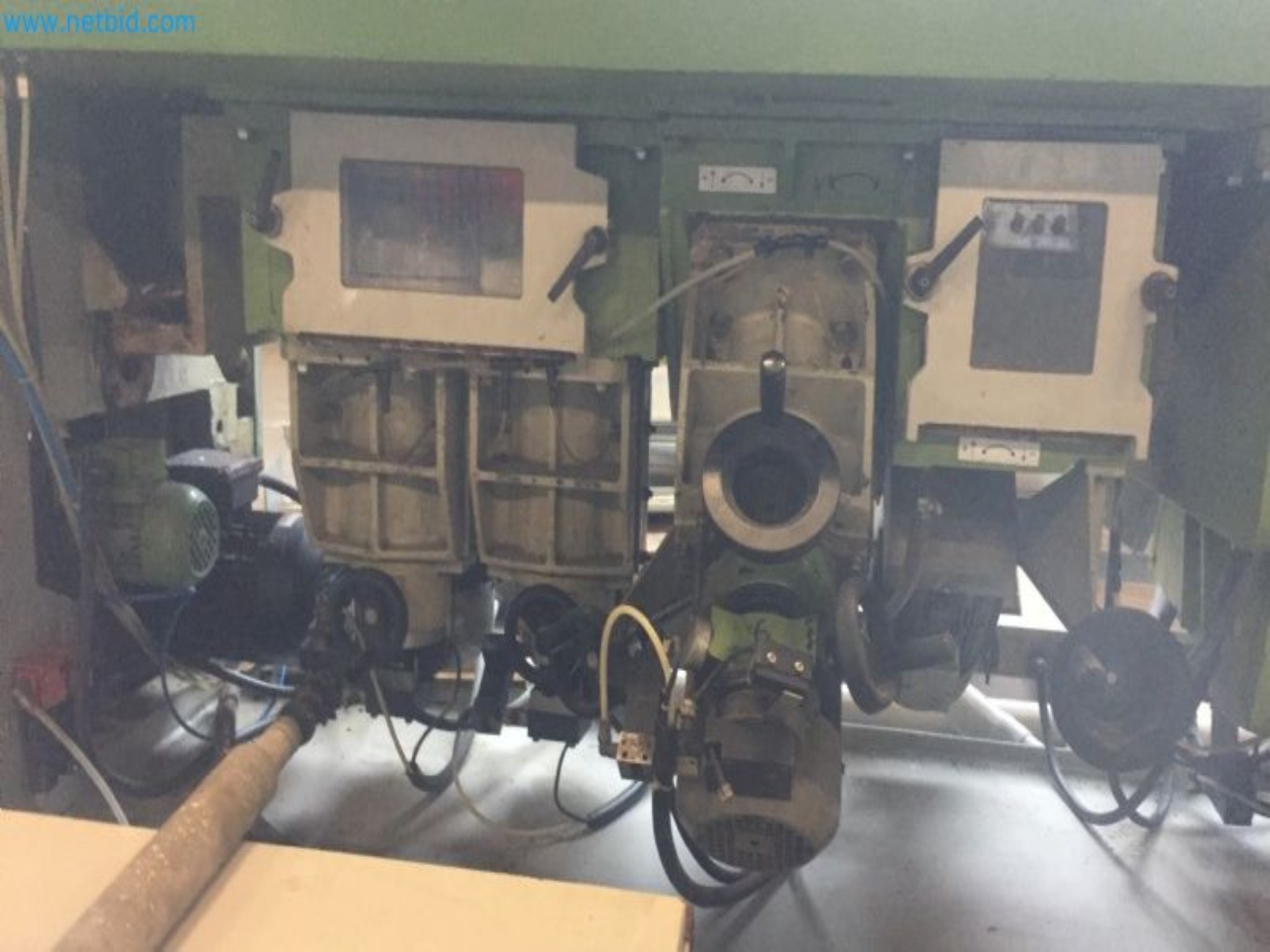 Sale of a complete warehouse of machinery for the glass industry in Spain-4