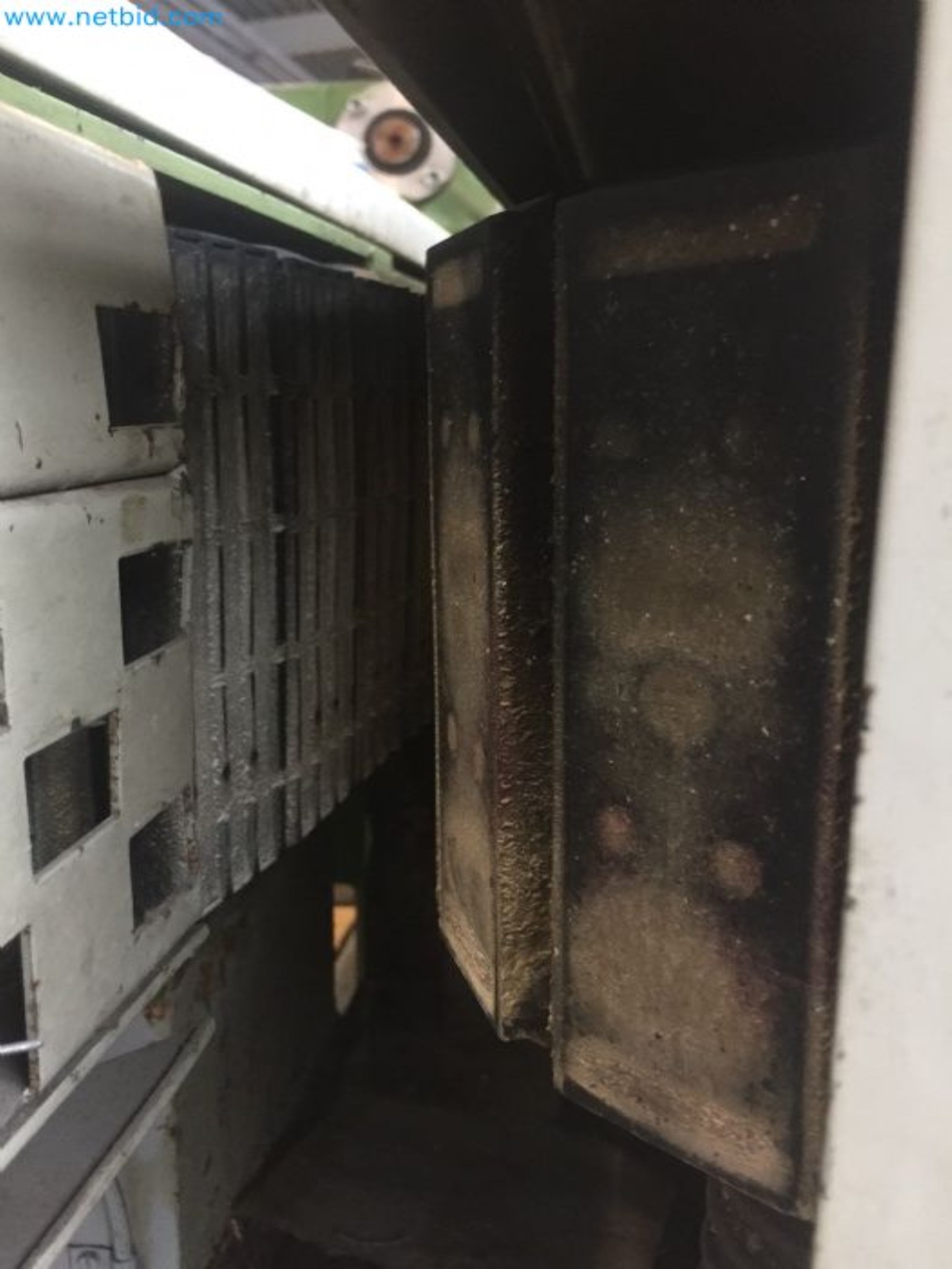 Sale of a complete warehouse of machinery for the glass industry in Spain-5