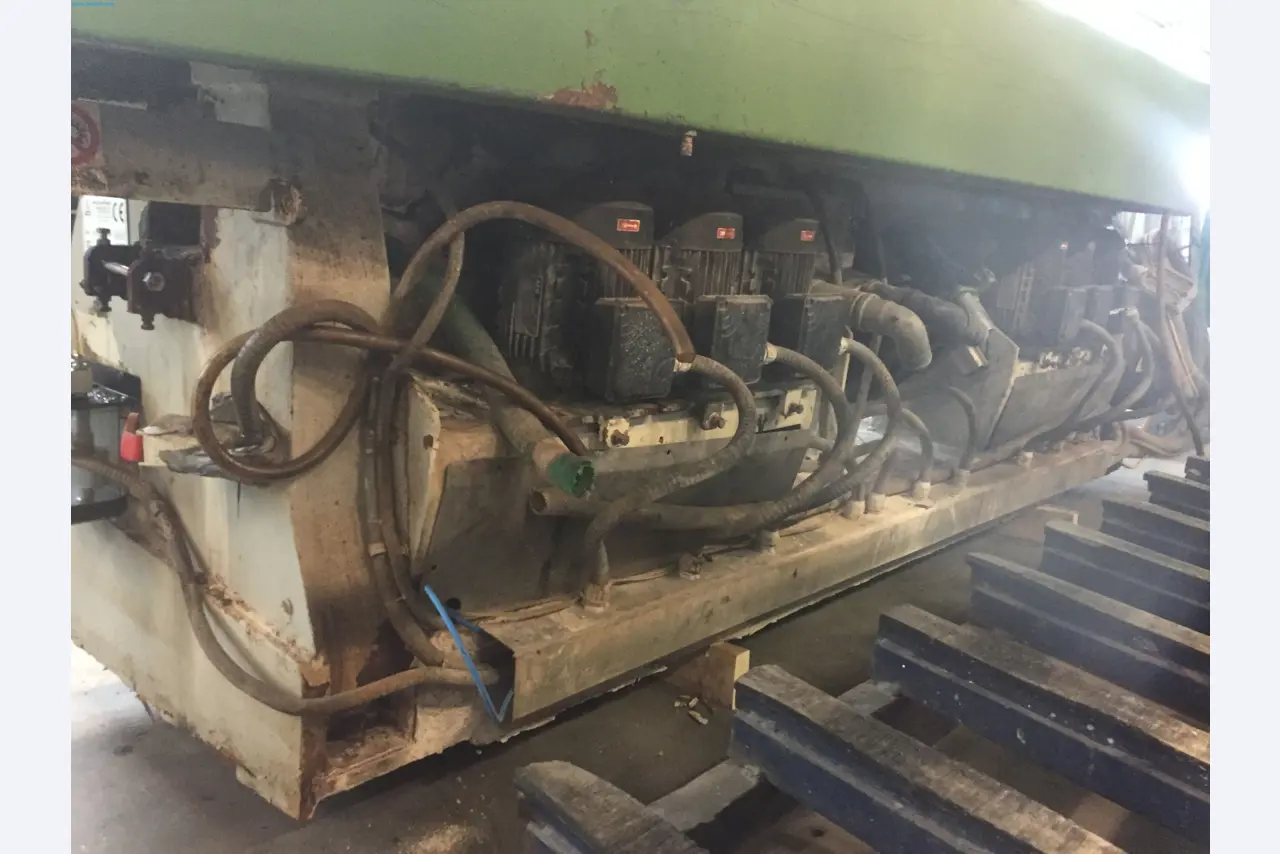 Sale of a complete warehouse of machinery for the glass industry in Spain-6