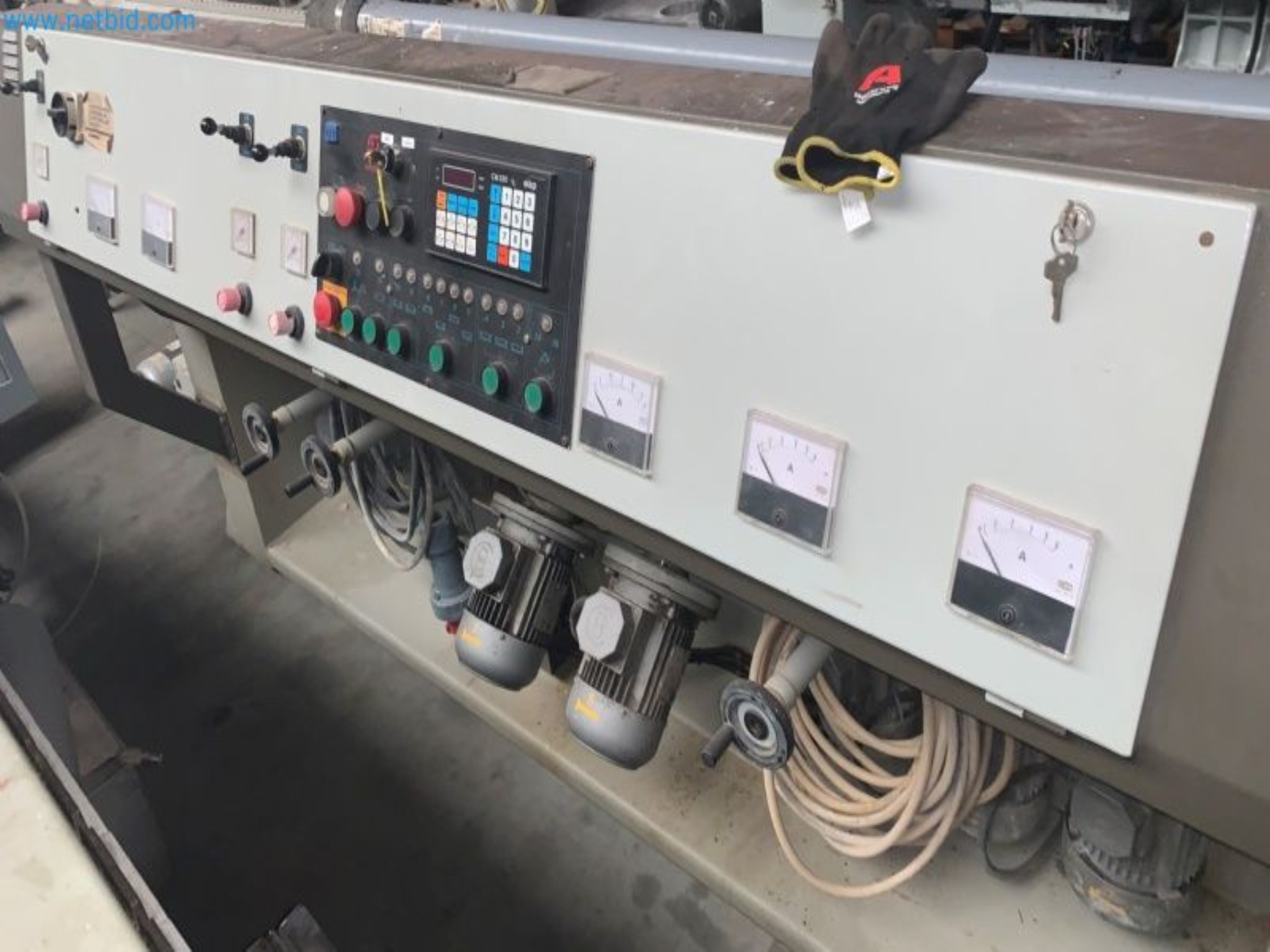 Sale of a complete warehouse of machinery for the glass industry in Spain-10