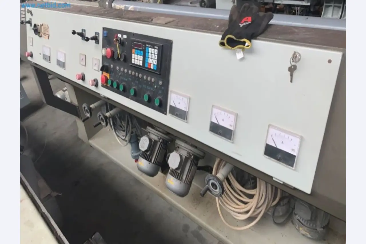 Sale of a complete warehouse of machinery for the glass industry in Spain-10