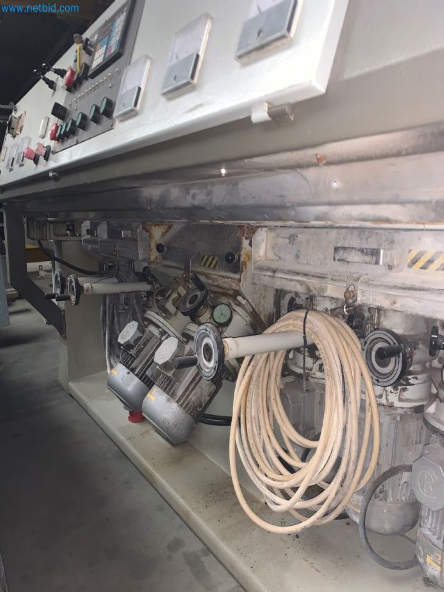 Sale of a complete warehouse of machinery for the glass industry in Spain-11