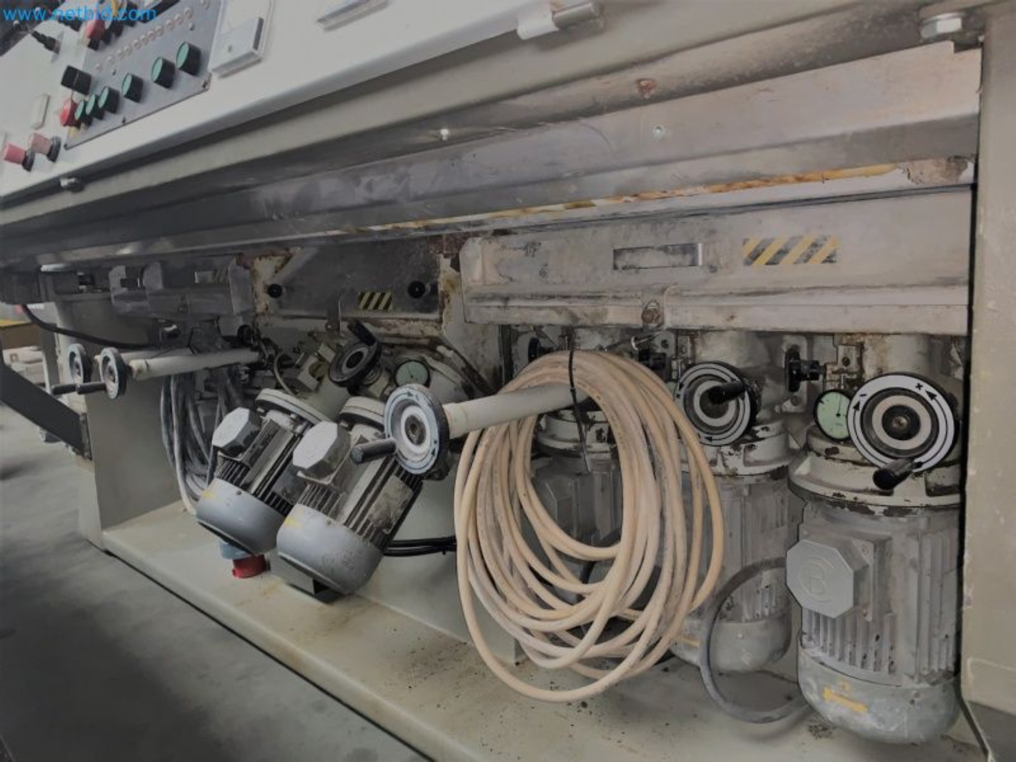 Sale of a complete warehouse of machinery for the glass industry in Spain-12