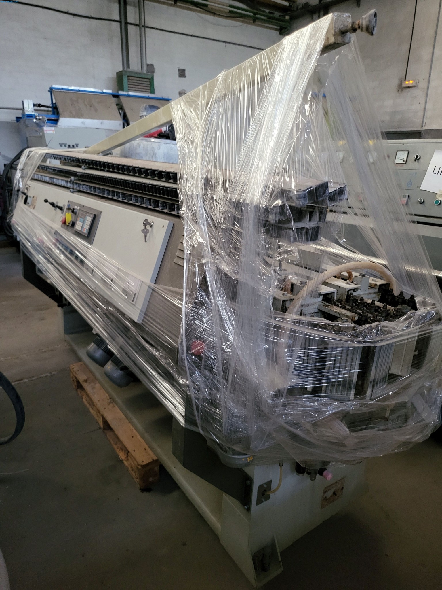 Sale of a complete warehouse of machinery for the glass industry in Spain-3