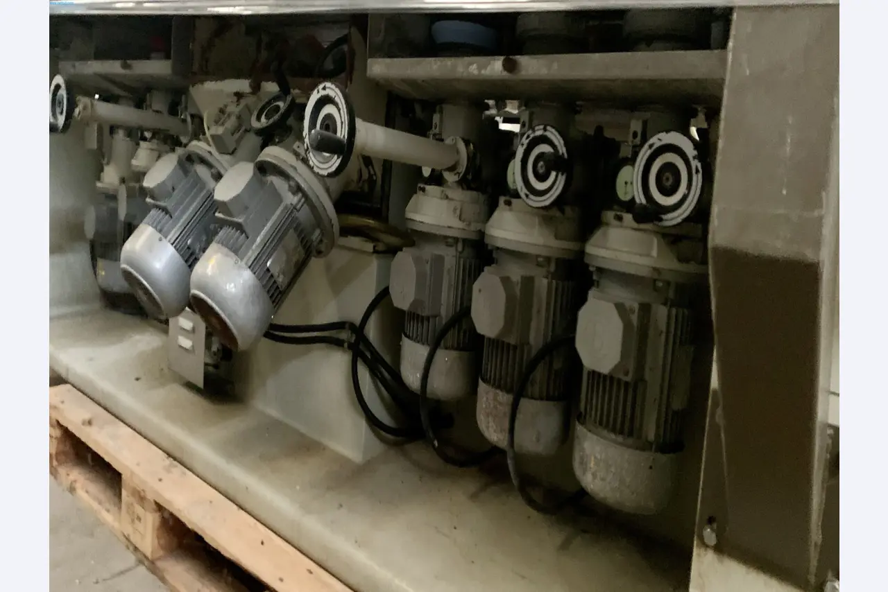 Sale of a complete warehouse of machinery for the glass industry in Spain-5