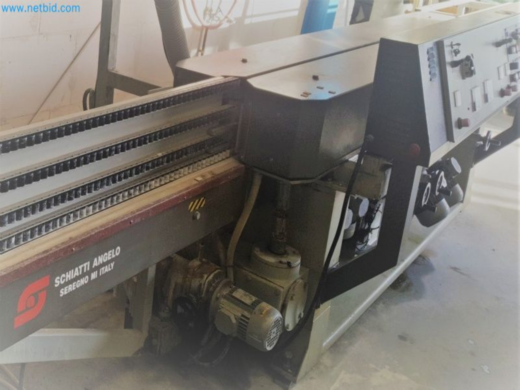 Sale of a complete warehouse of machinery for the glass industry in Spain-8