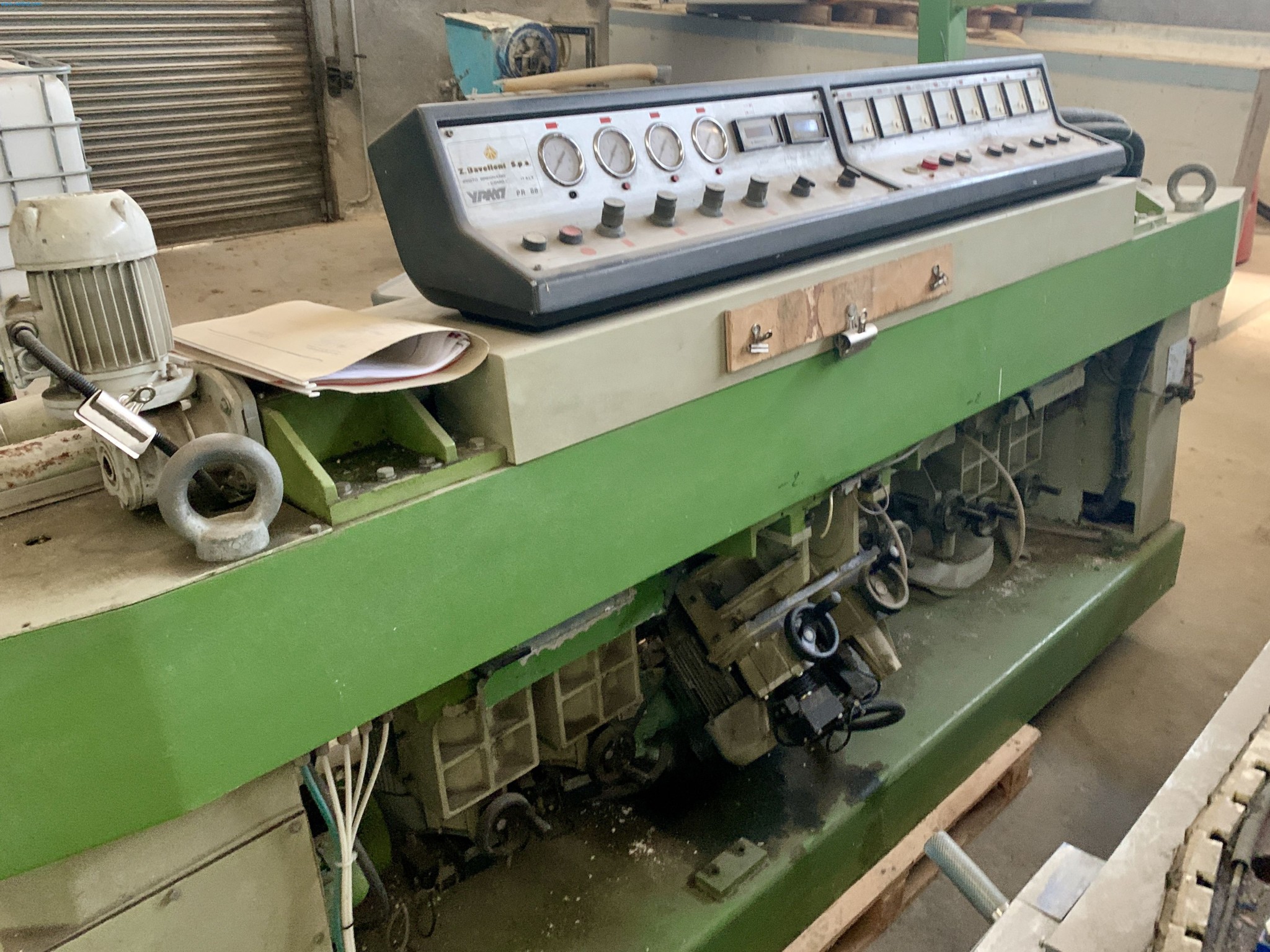 Sale of a complete warehouse of machinery for the glass industry in Spain-3