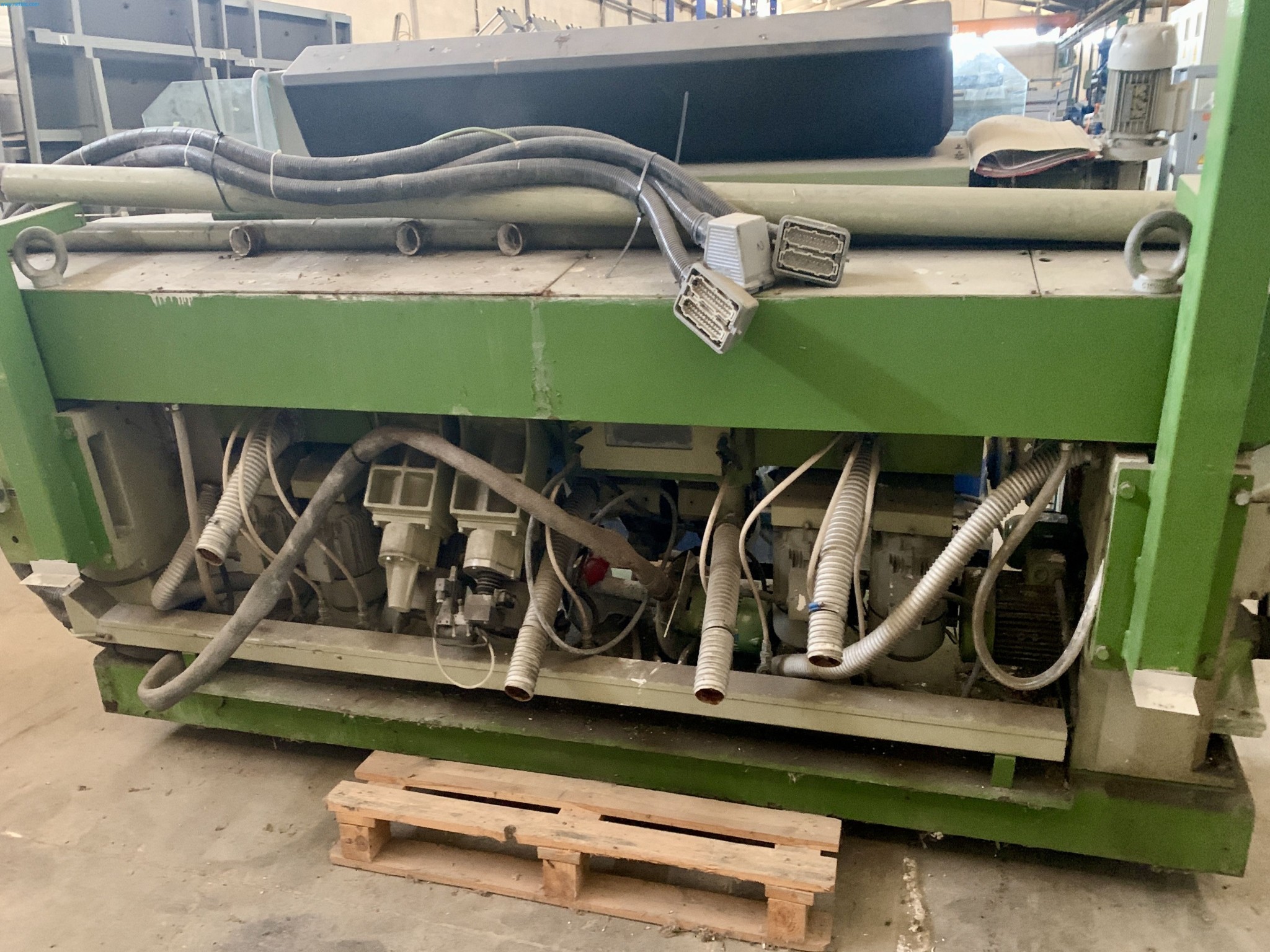 Sale of a complete warehouse of machinery for the glass industry in Spain-4