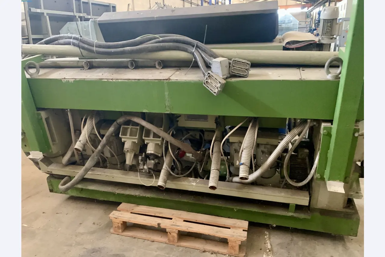 Sale of a complete warehouse of machinery for the glass industry in Spain-4