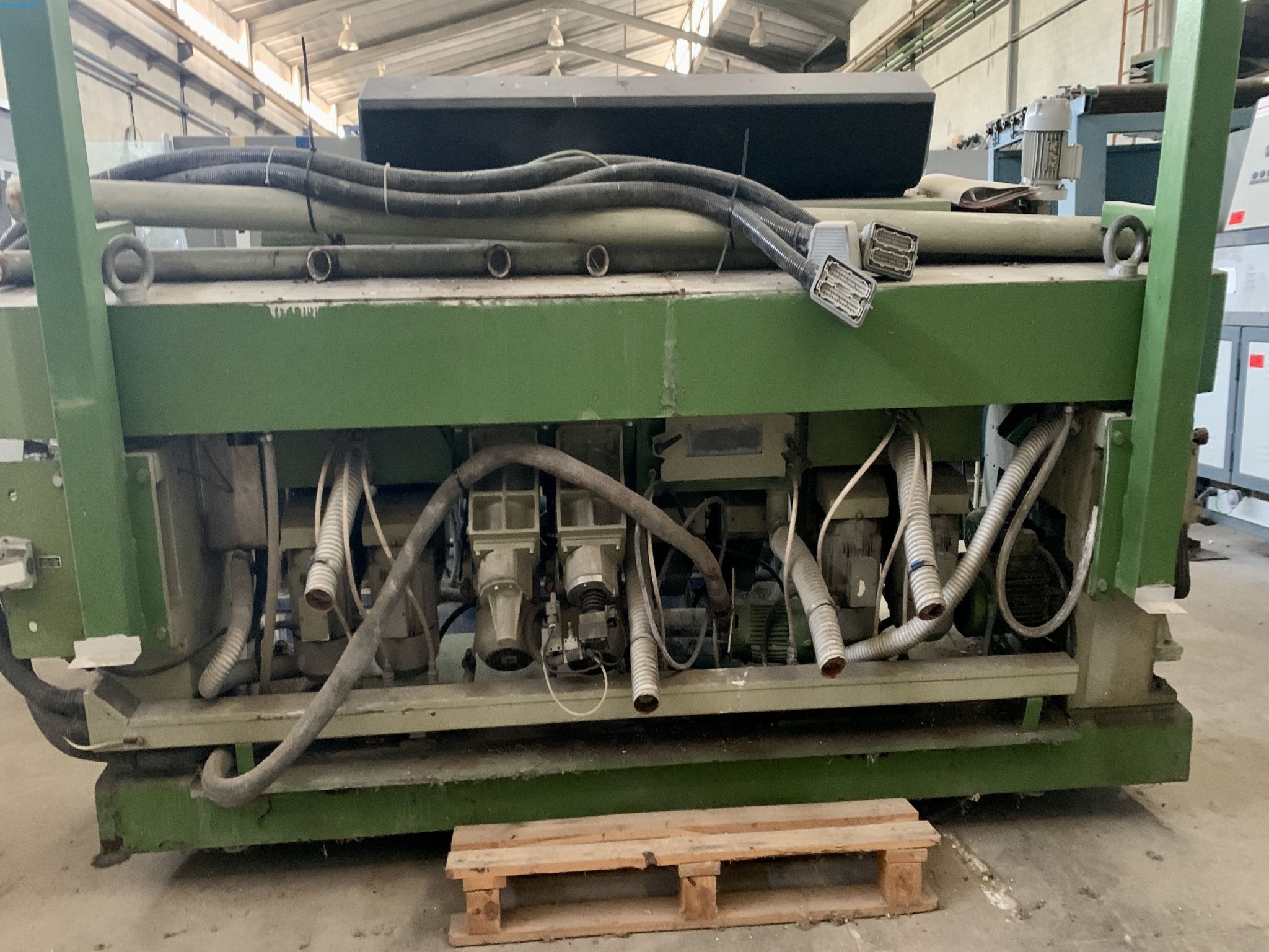 Sale of a complete warehouse of machinery for the glass industry in Spain-5