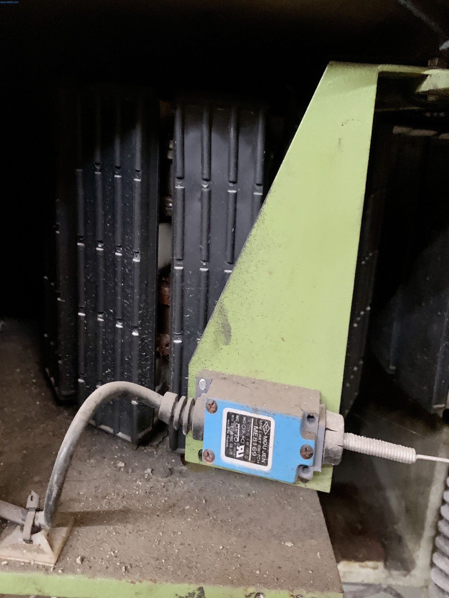 Sale of a complete warehouse of machinery for the glass industry in Spain-7