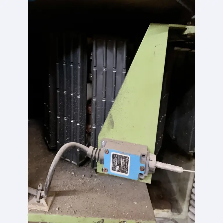 Sale of a complete warehouse of machinery for the glass industry in Spain-7