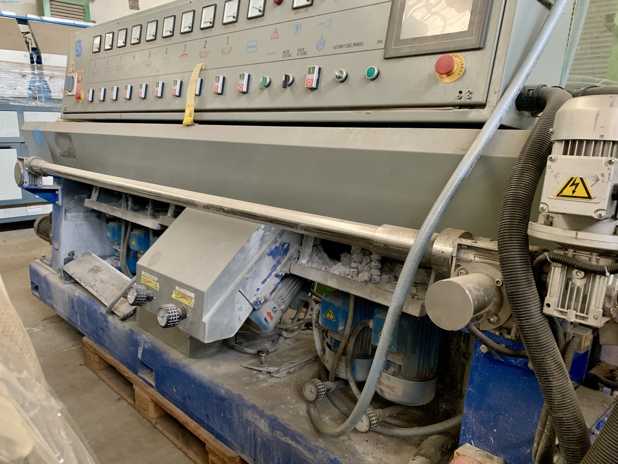 Sale of a complete warehouse of machinery for the glass industry in Spain-6