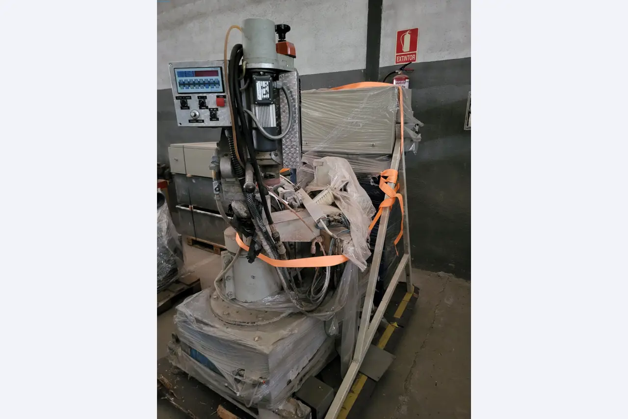 Sale of a complete warehouse of machinery for the glass industry in Spain-10