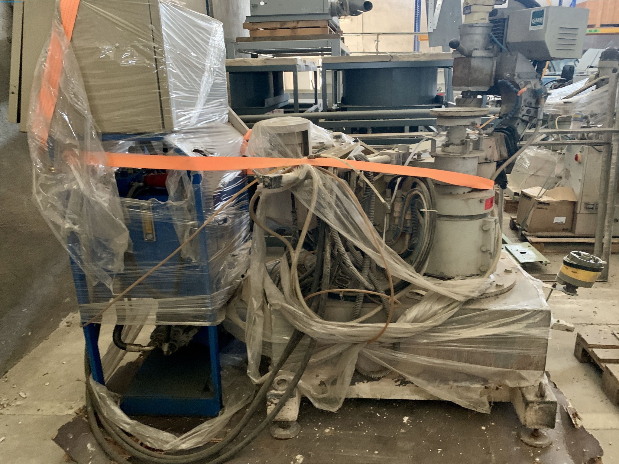 Sale of a complete warehouse of machinery for the glass industry in Spain-7