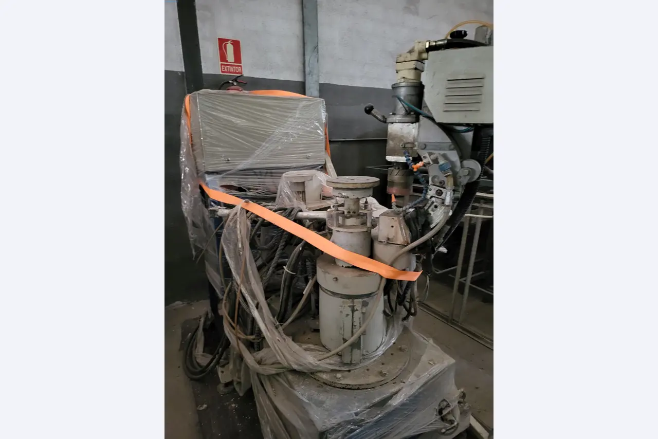 Sale of a complete warehouse of machinery for the glass industry in Spain-9