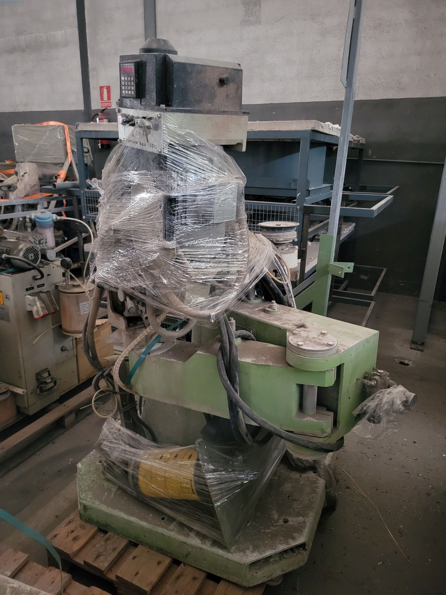 Sale of a complete warehouse of machinery for the glass industry in Spain-3