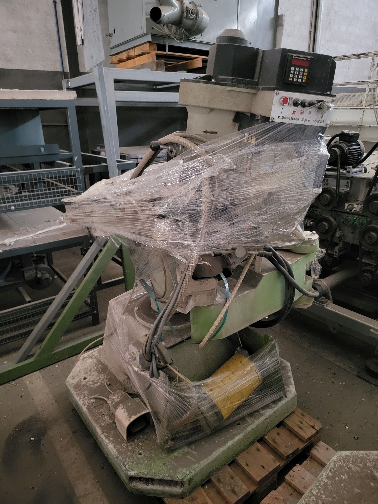 Sale of a complete warehouse of machinery for the glass industry in Spain-4