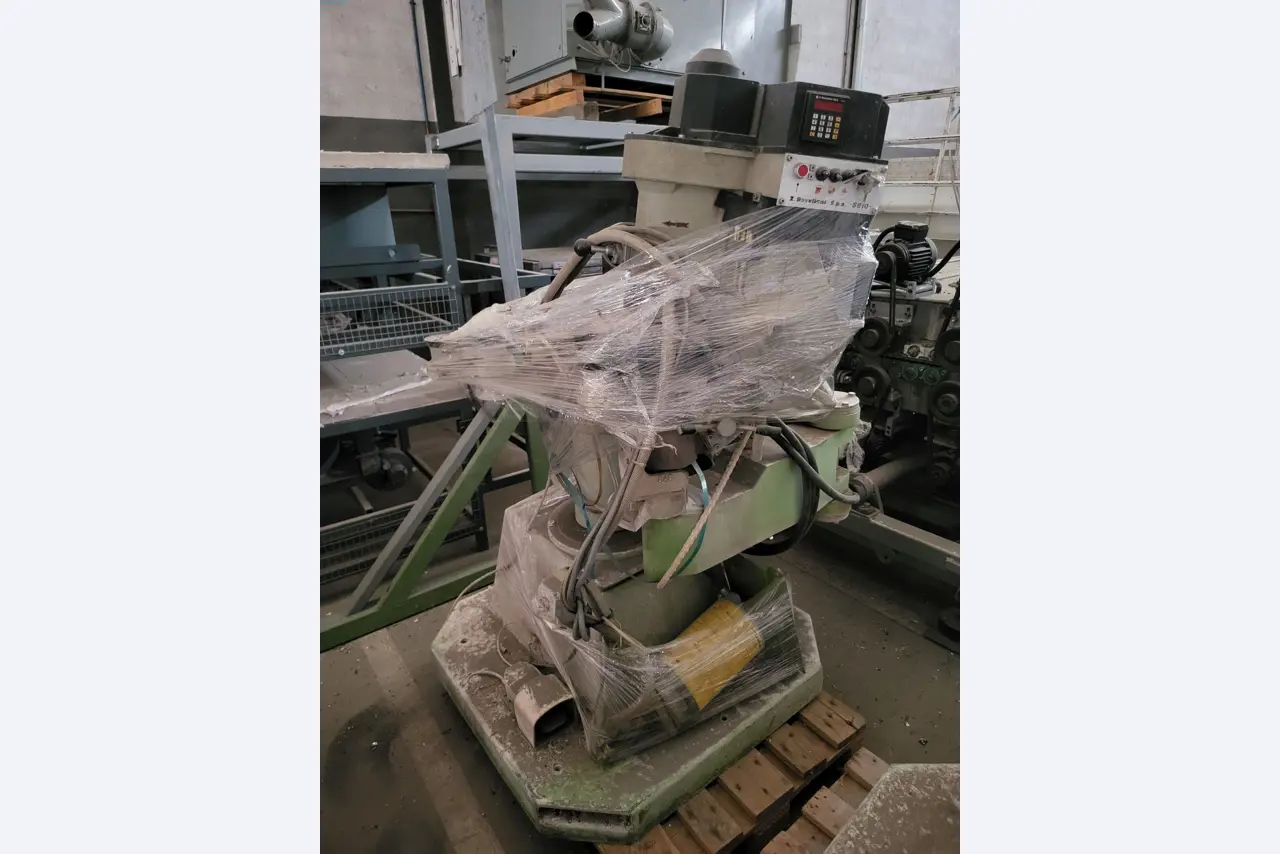 Sale of a complete warehouse of machinery for the glass industry in Spain-4