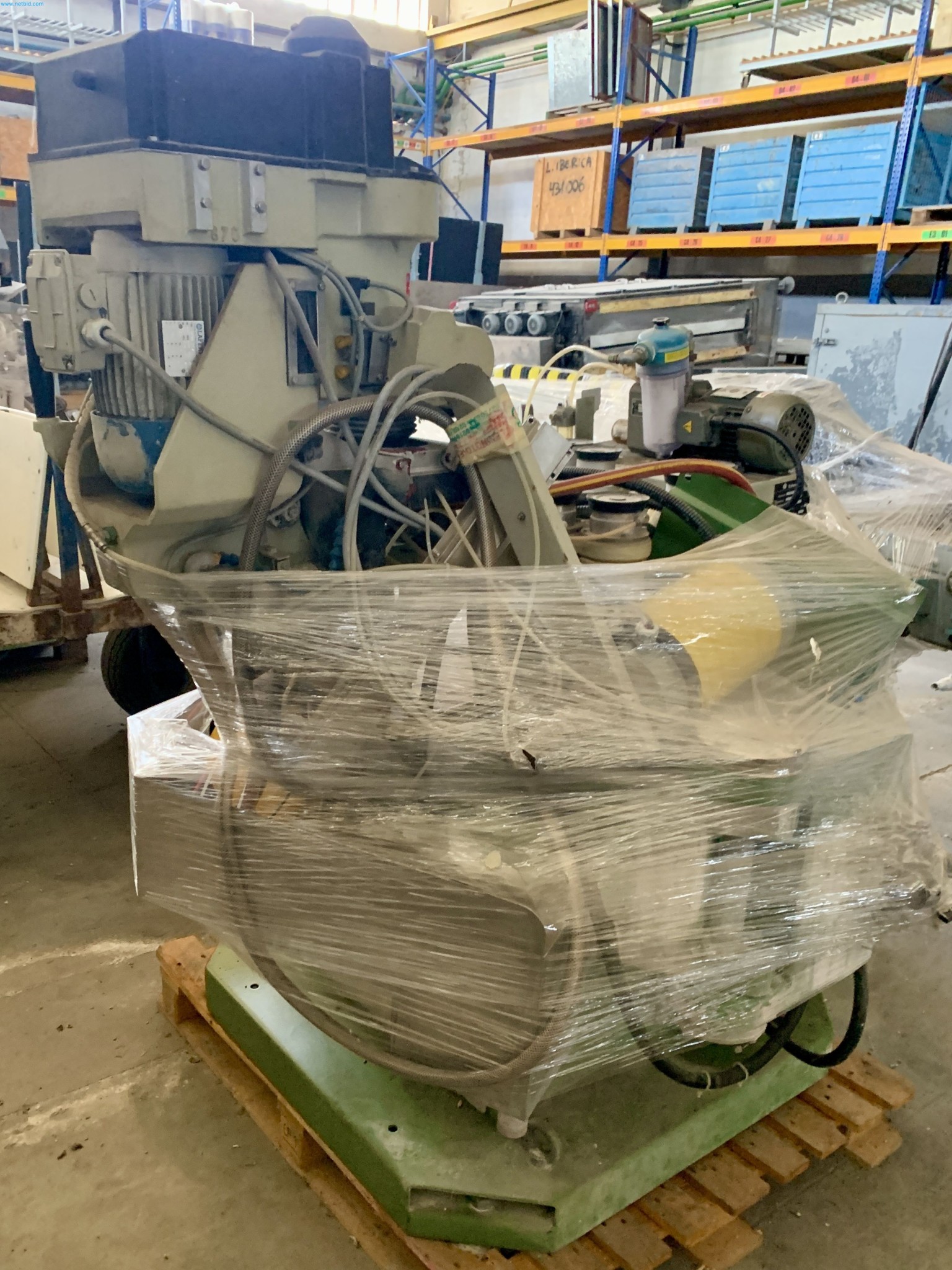 Sale of a complete warehouse of machinery for the glass industry in Spain-7