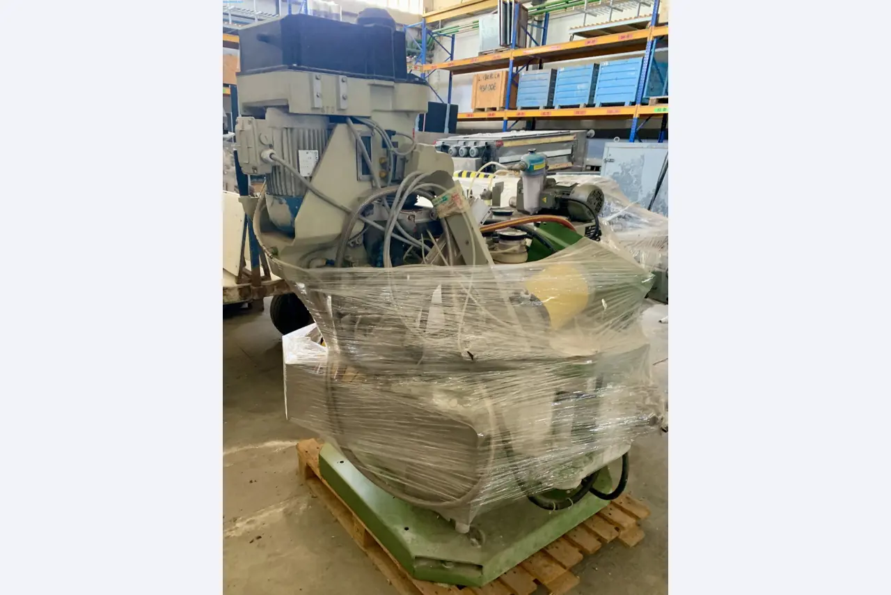 Sale of a complete warehouse of machinery for the glass industry in Spain-7