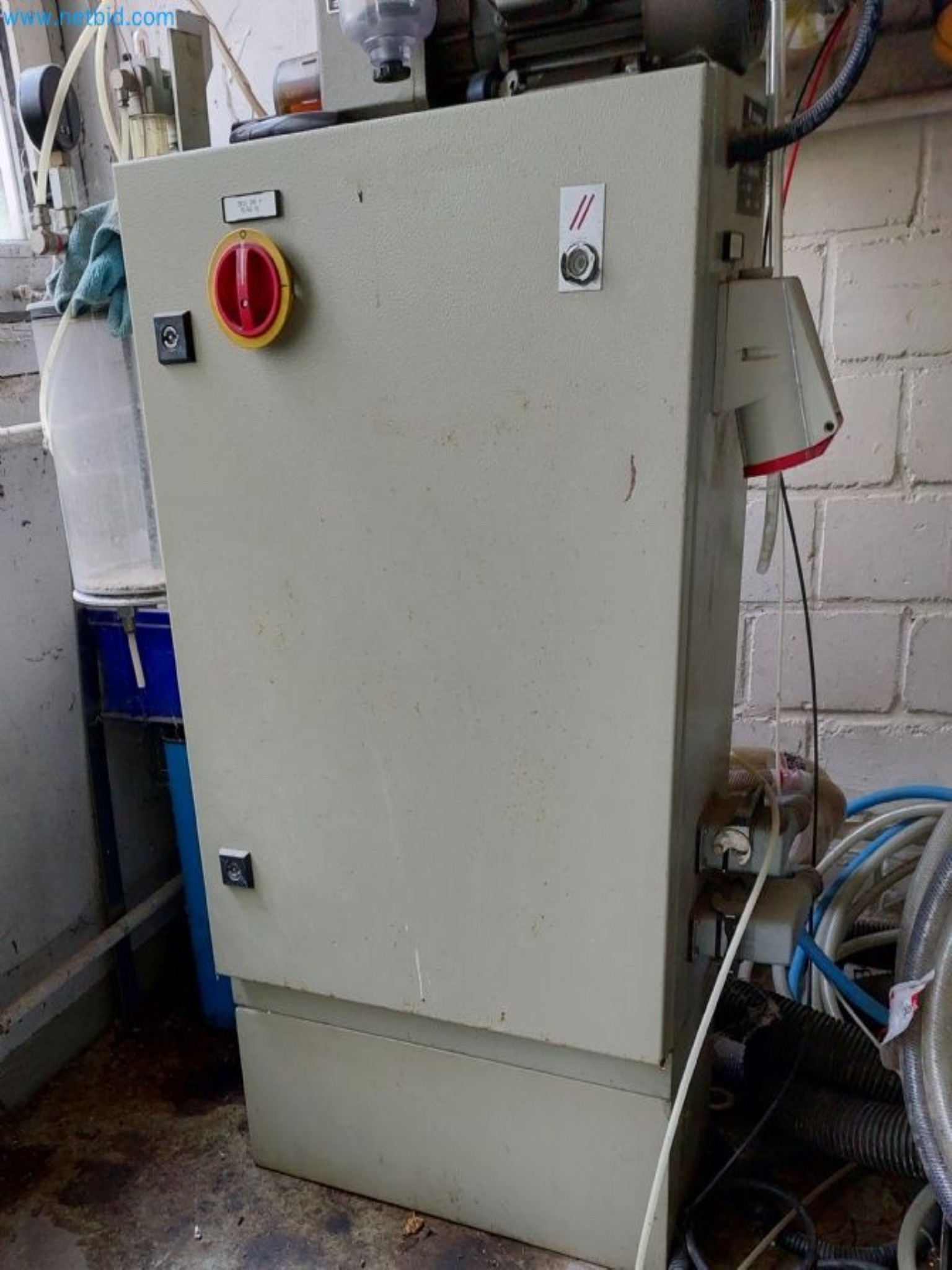 Sale of a complete warehouse of machinery for the glass industry in Spain-9