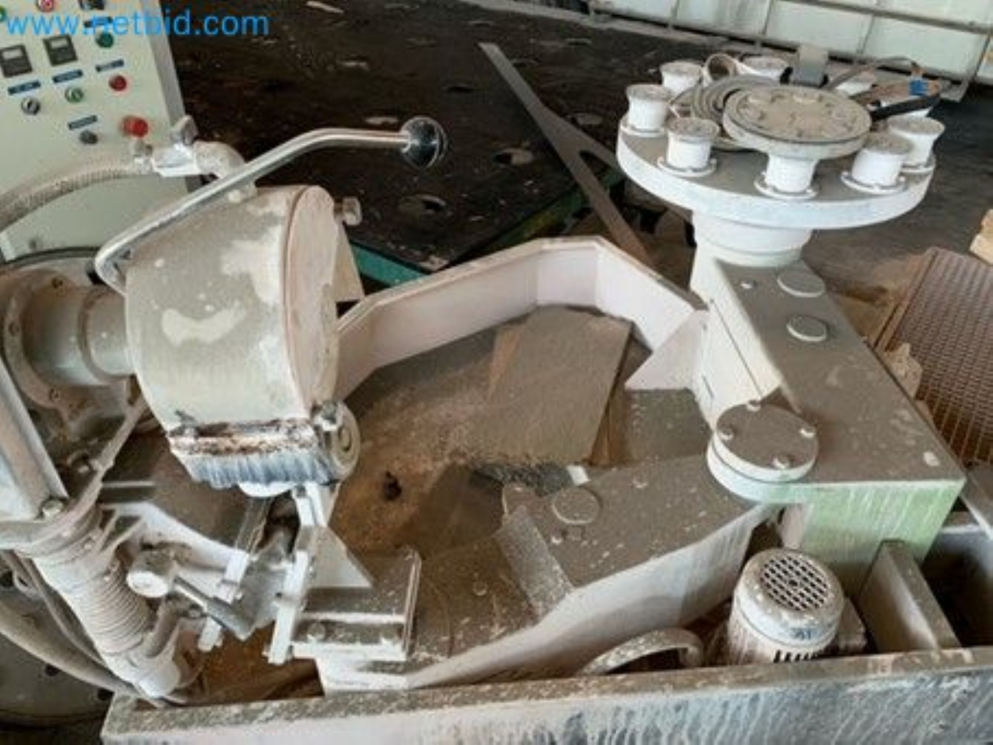 Sale of a complete warehouse of machinery for the glass industry in Spain-10