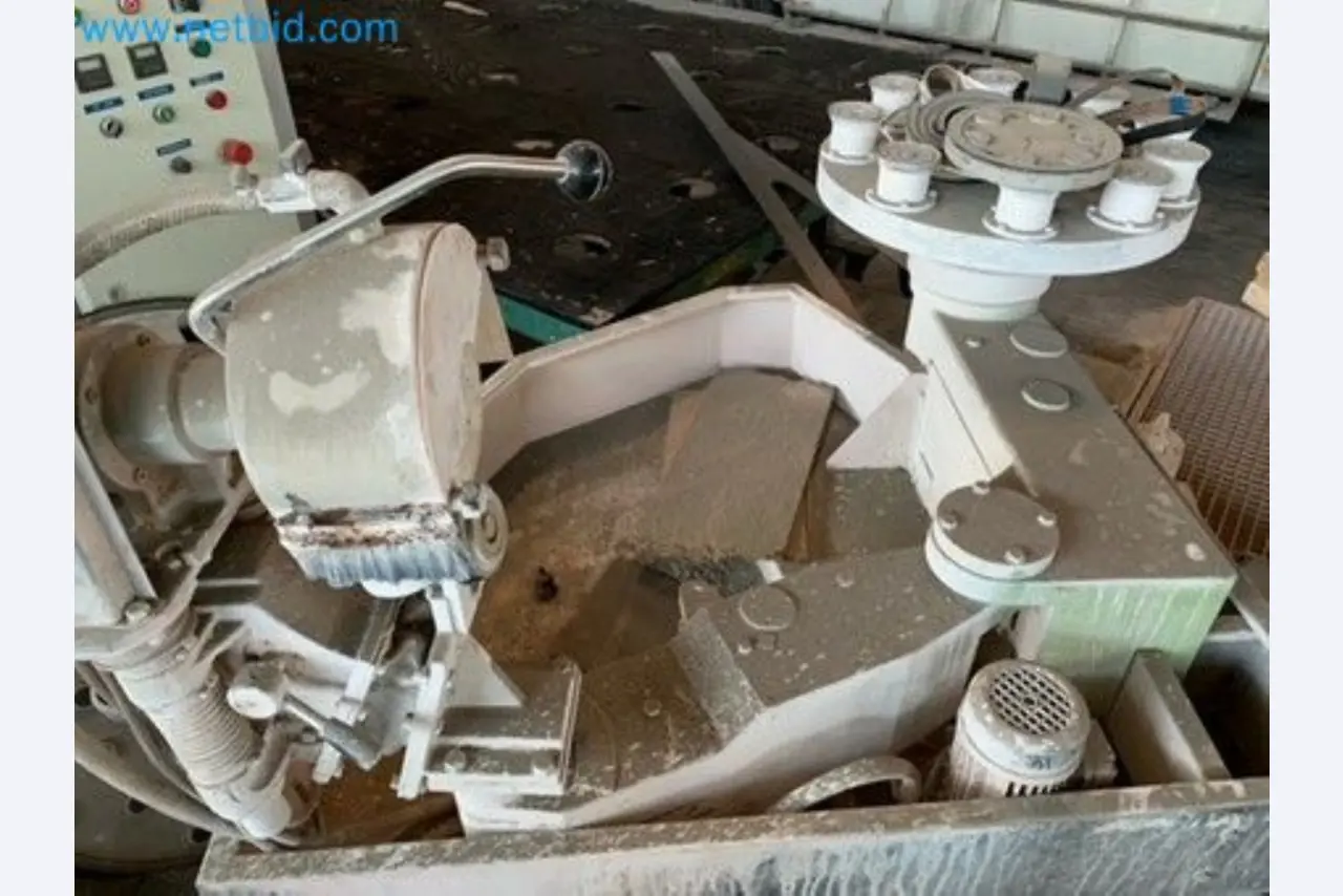 Sale of a complete warehouse of machinery for the glass industry in Spain-10