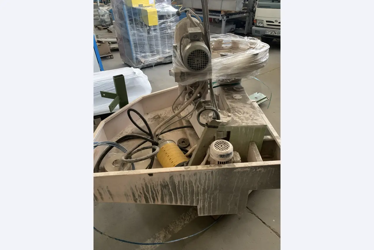 Sale of a complete warehouse of machinery for the glass industry in Spain-11