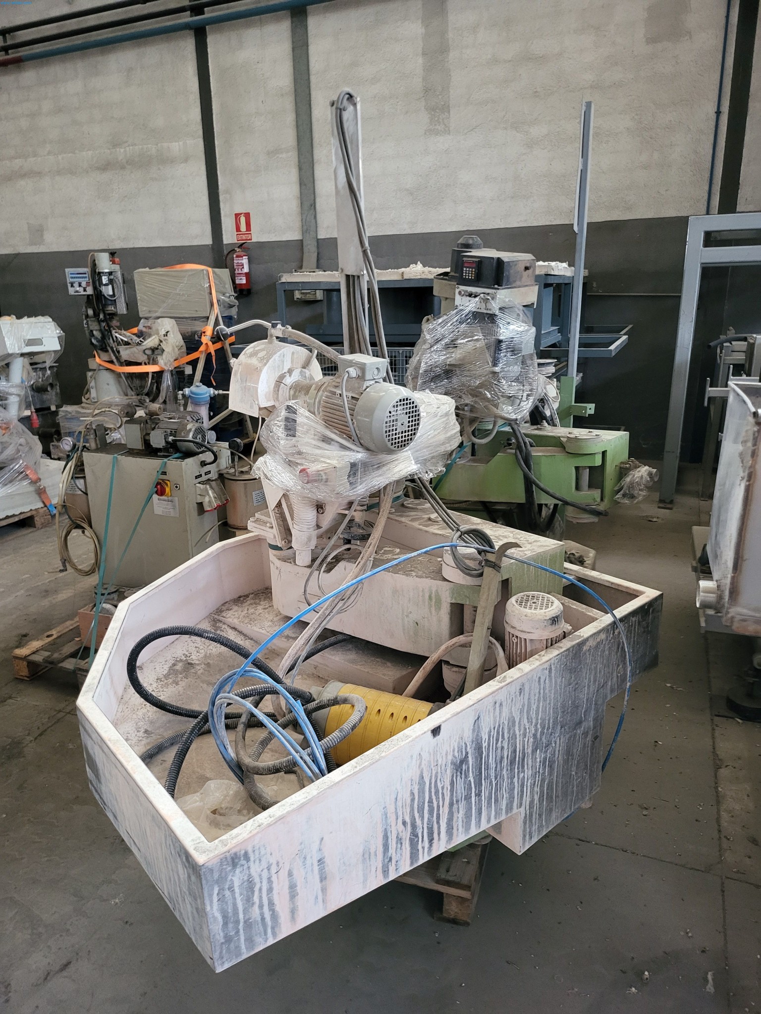 Sale of a complete warehouse of machinery for the glass industry in Spain-2