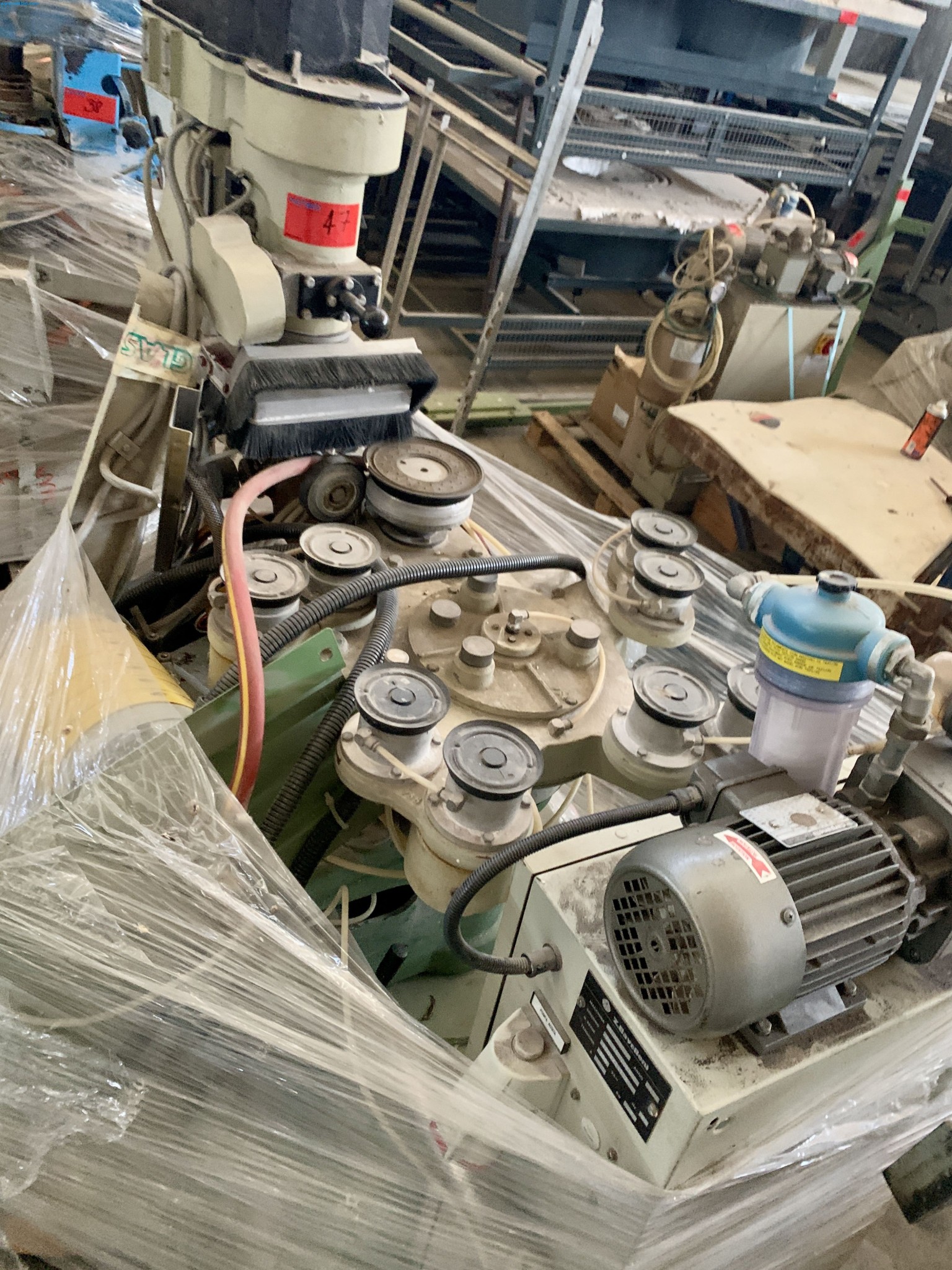 Sale of a complete warehouse of machinery for the glass industry in Spain-4