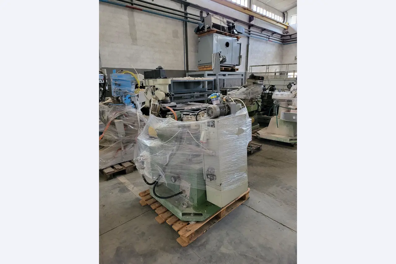 Sale of a complete warehouse of machinery for the glass industry in Spain-5