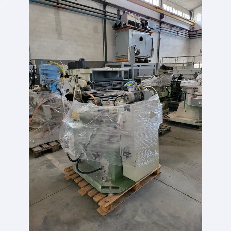 Sale of a complete warehouse of machinery for the glass industry in Spain-5