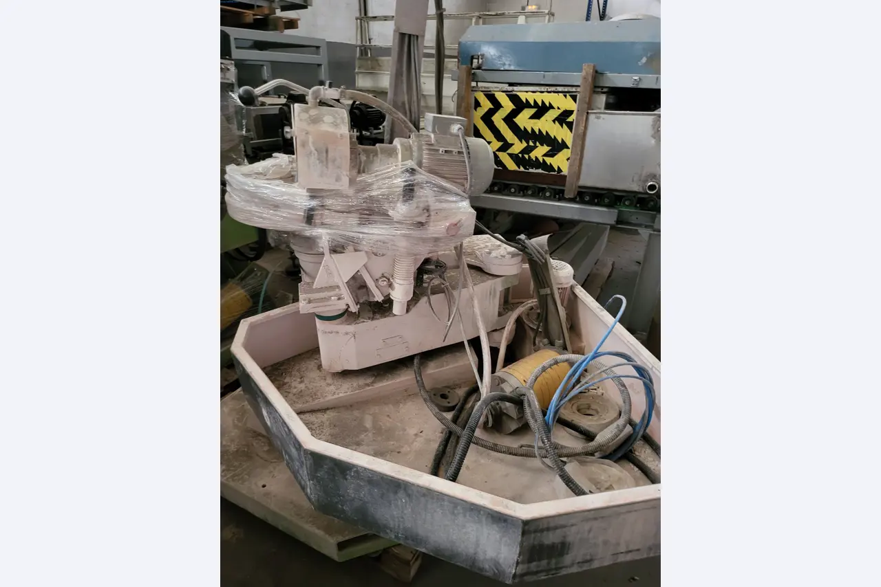 Sale of a complete warehouse of machinery for the glass industry in Spain-7