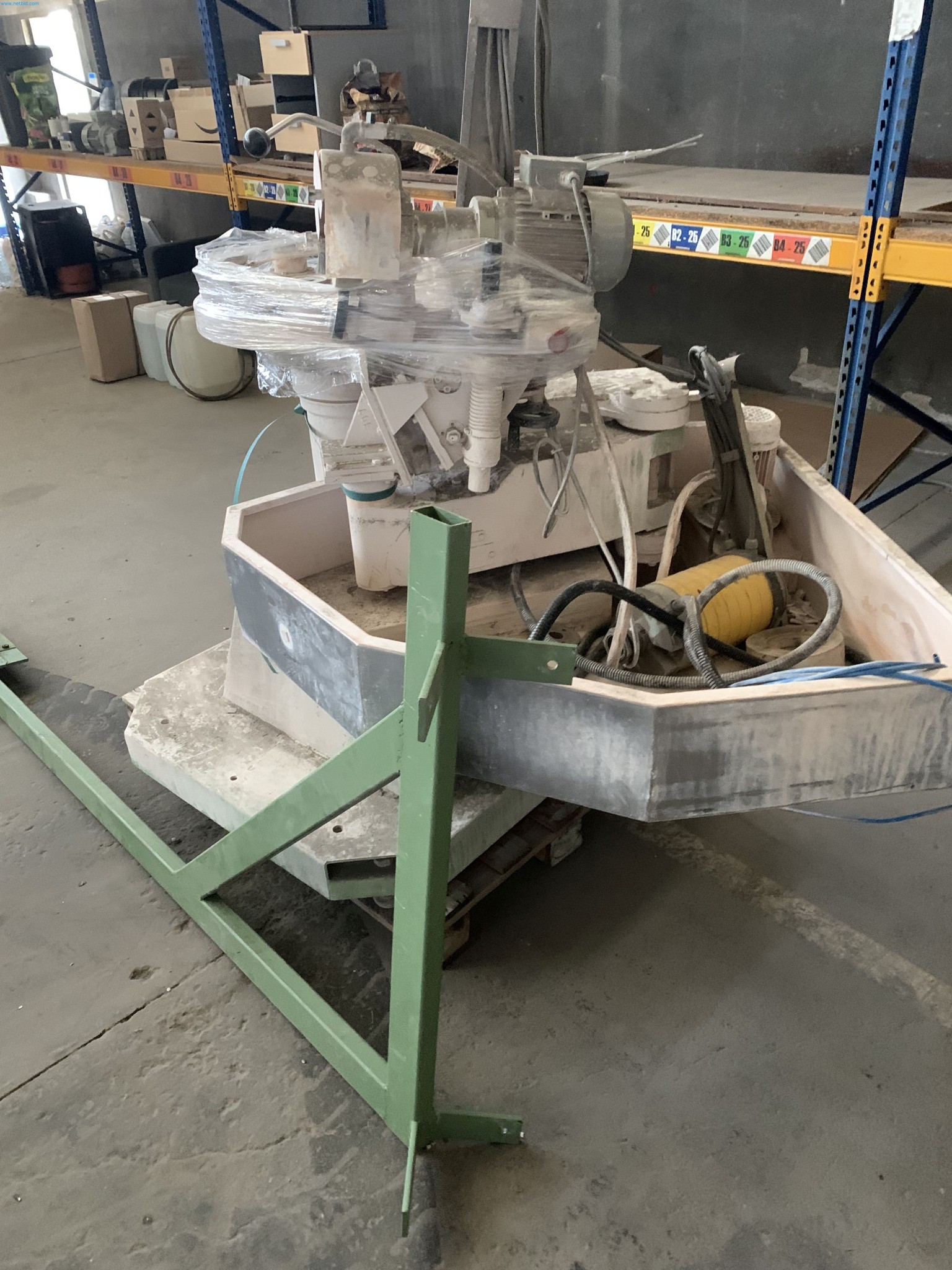 Sale of a complete warehouse of machinery for the glass industry in Spain-9